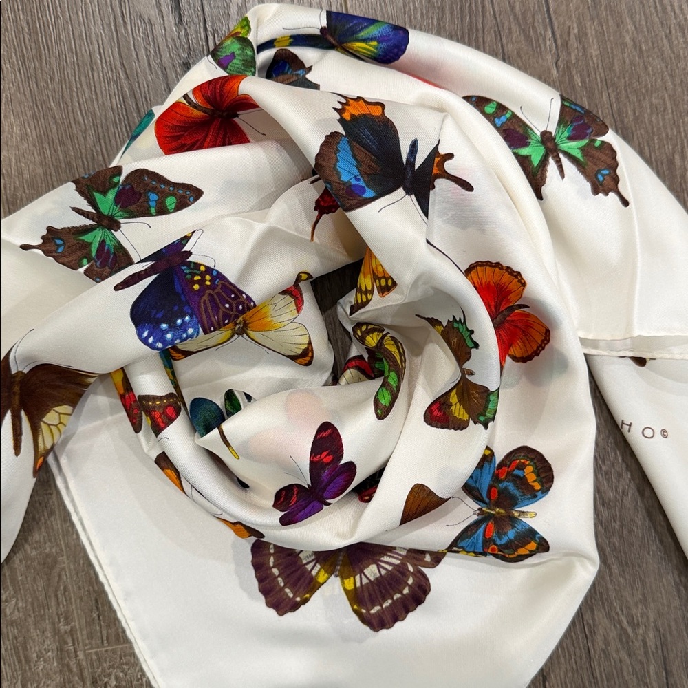 Butterfly print silk scarf - Picture 9 of 15